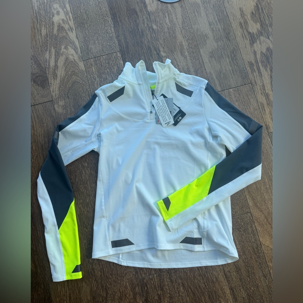 Brooks Run Visible Half Zip Top